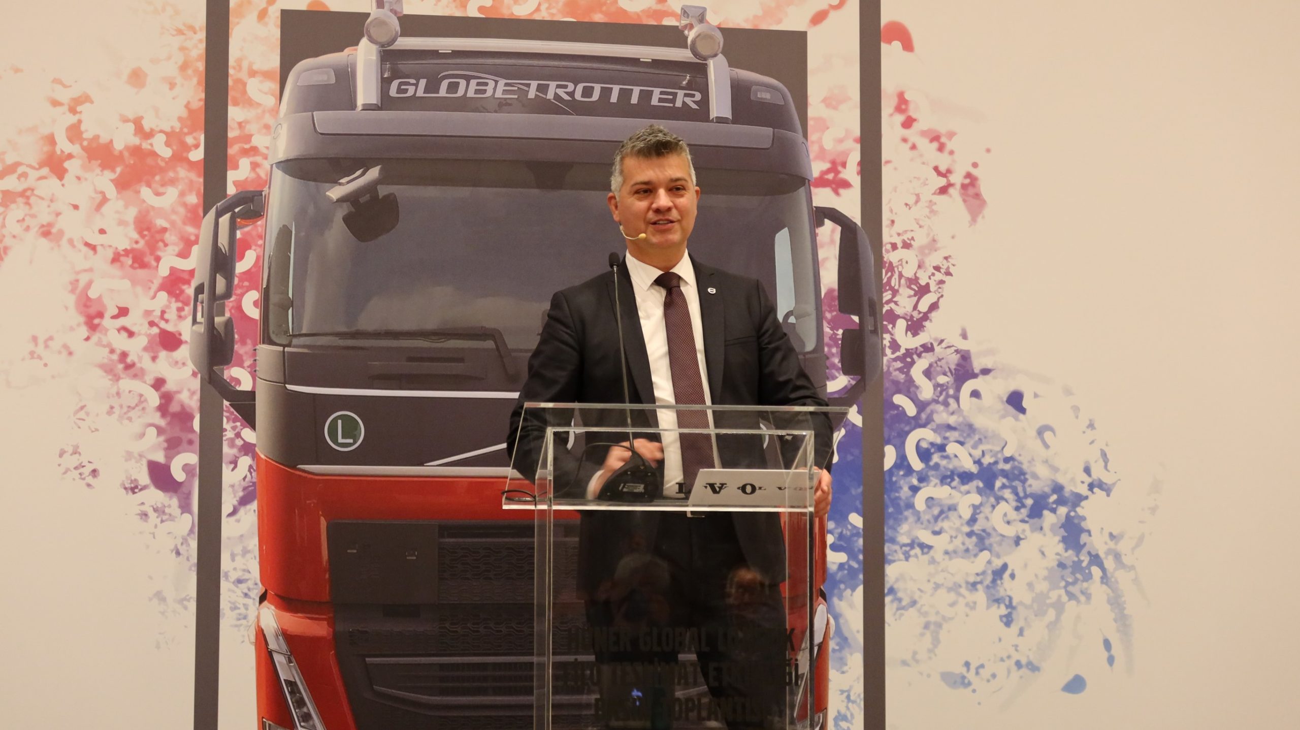 Volvo Trucks’tan Hüner Global Lojistik’e 500 Adet Volvo FH500 filo teslimatı