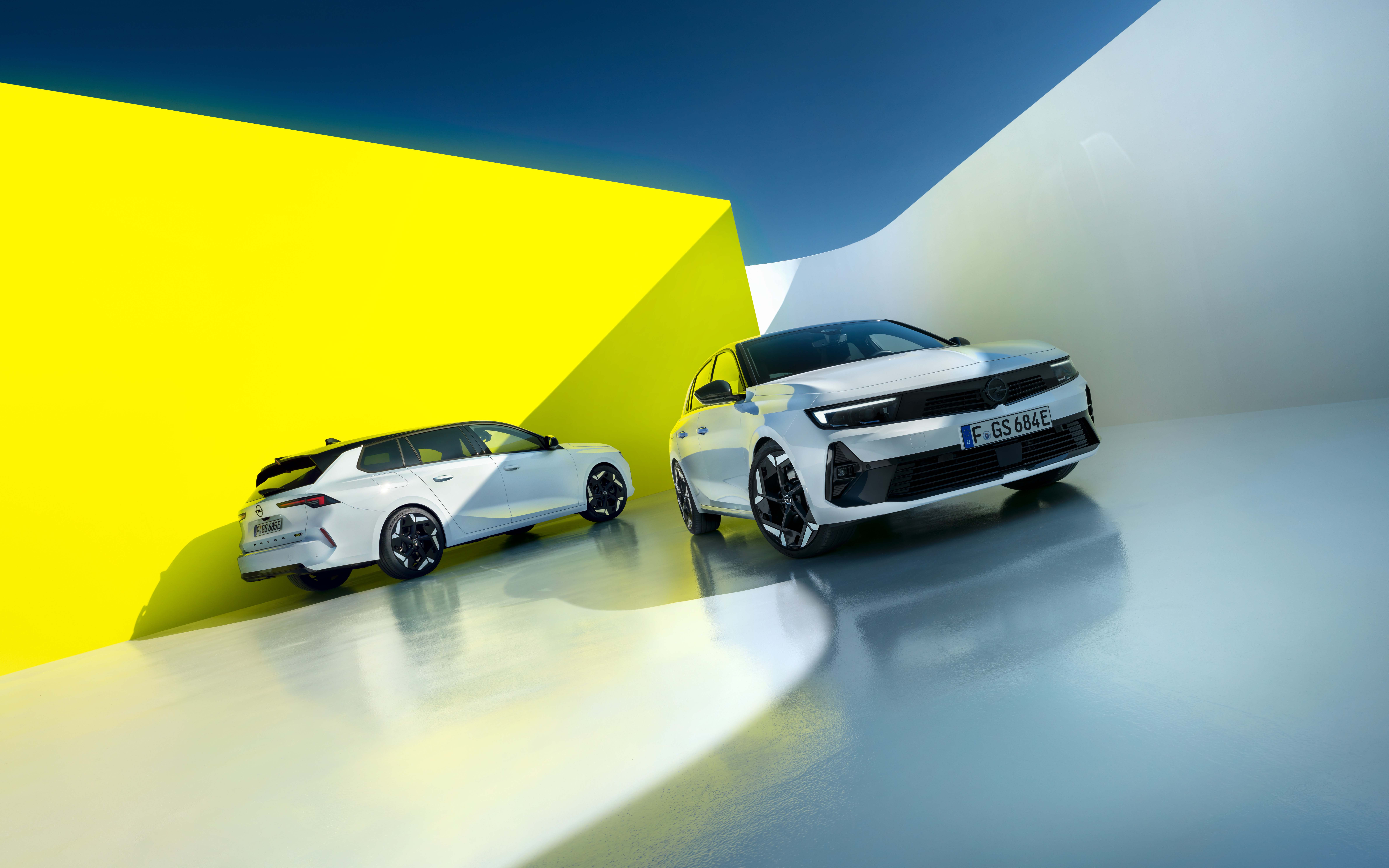 Yeni Opel Astra modelleri tanıtıldı