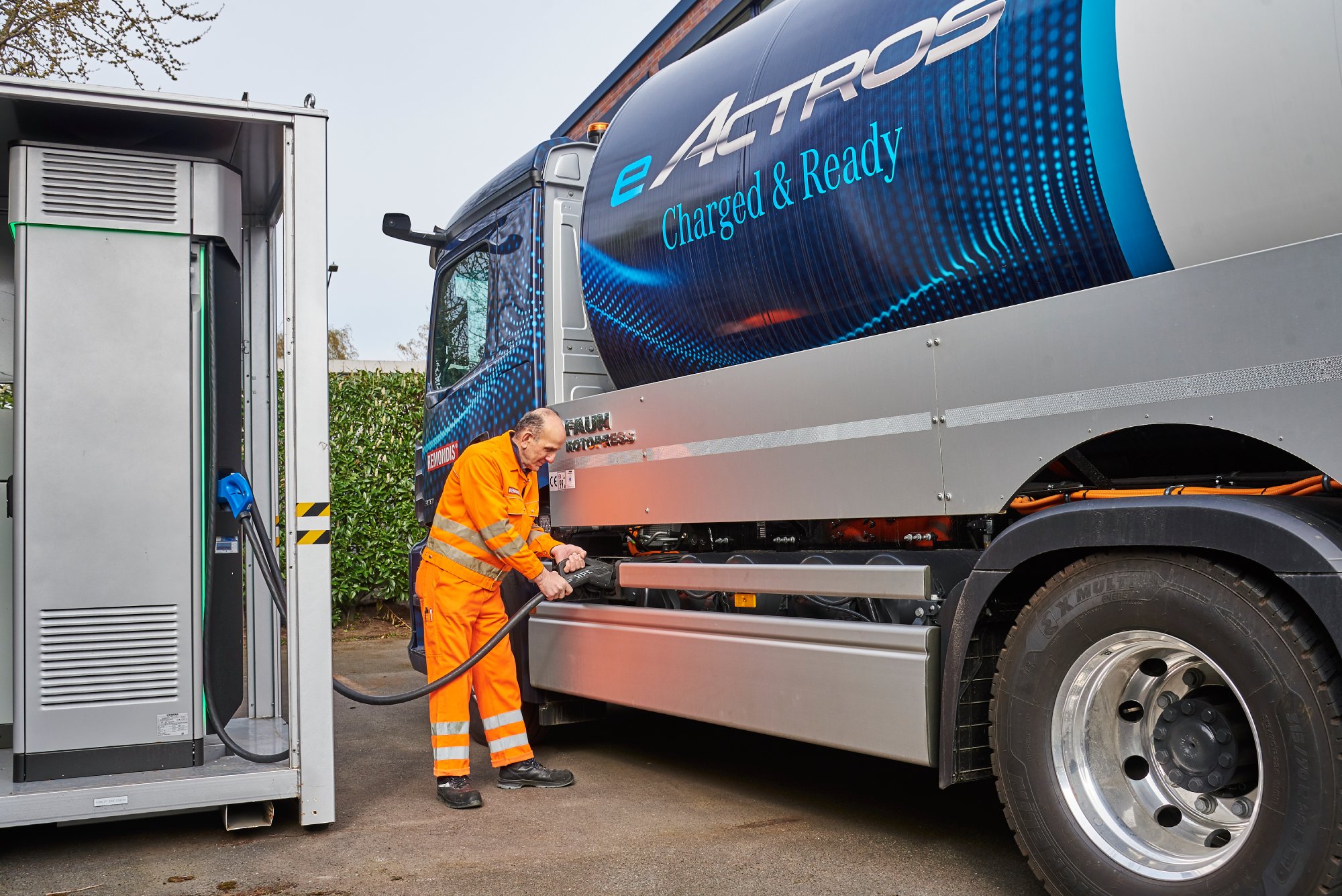 Mercedes-Benz eActros Köln’de atık toplama aracı olarak hizmete alındı