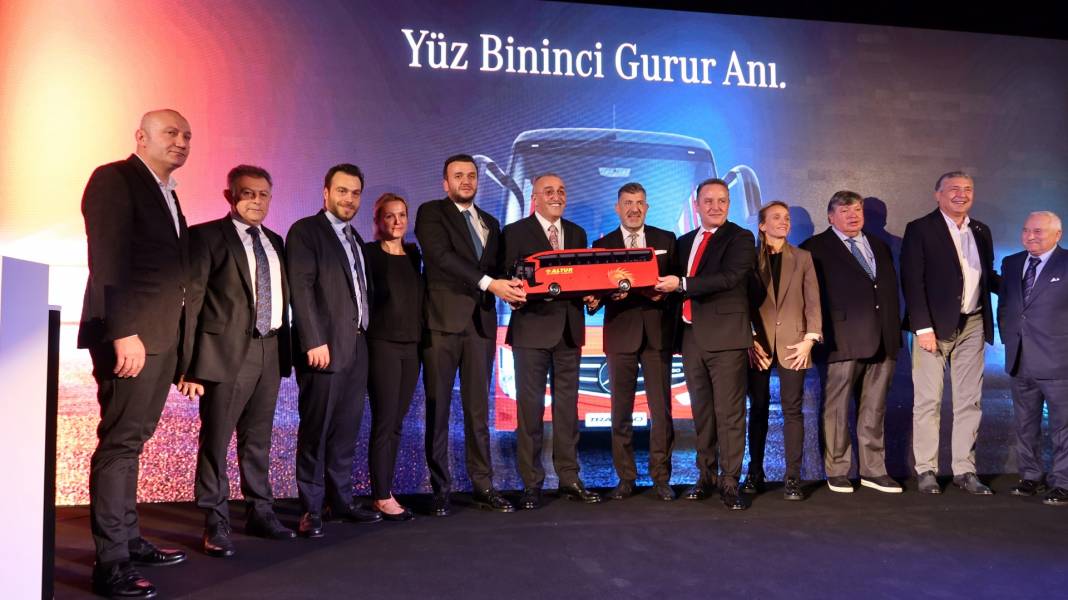 Mercedes-Benz’in 100 bininci aracını Altur Turizm satın aldı