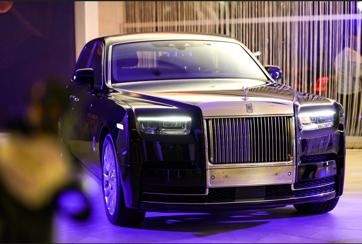 ROLLS- ROYCE PHANTOM’un yeni yüzü BLACKBADGE GHOST İstanbul’da !